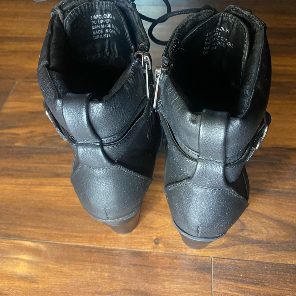 Daisy Fuentes Black Lace-Up Ankle Boots - Picture 2 of 7